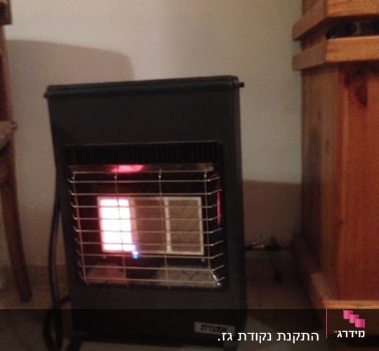 תנור חימום גז עם להבה גלויה